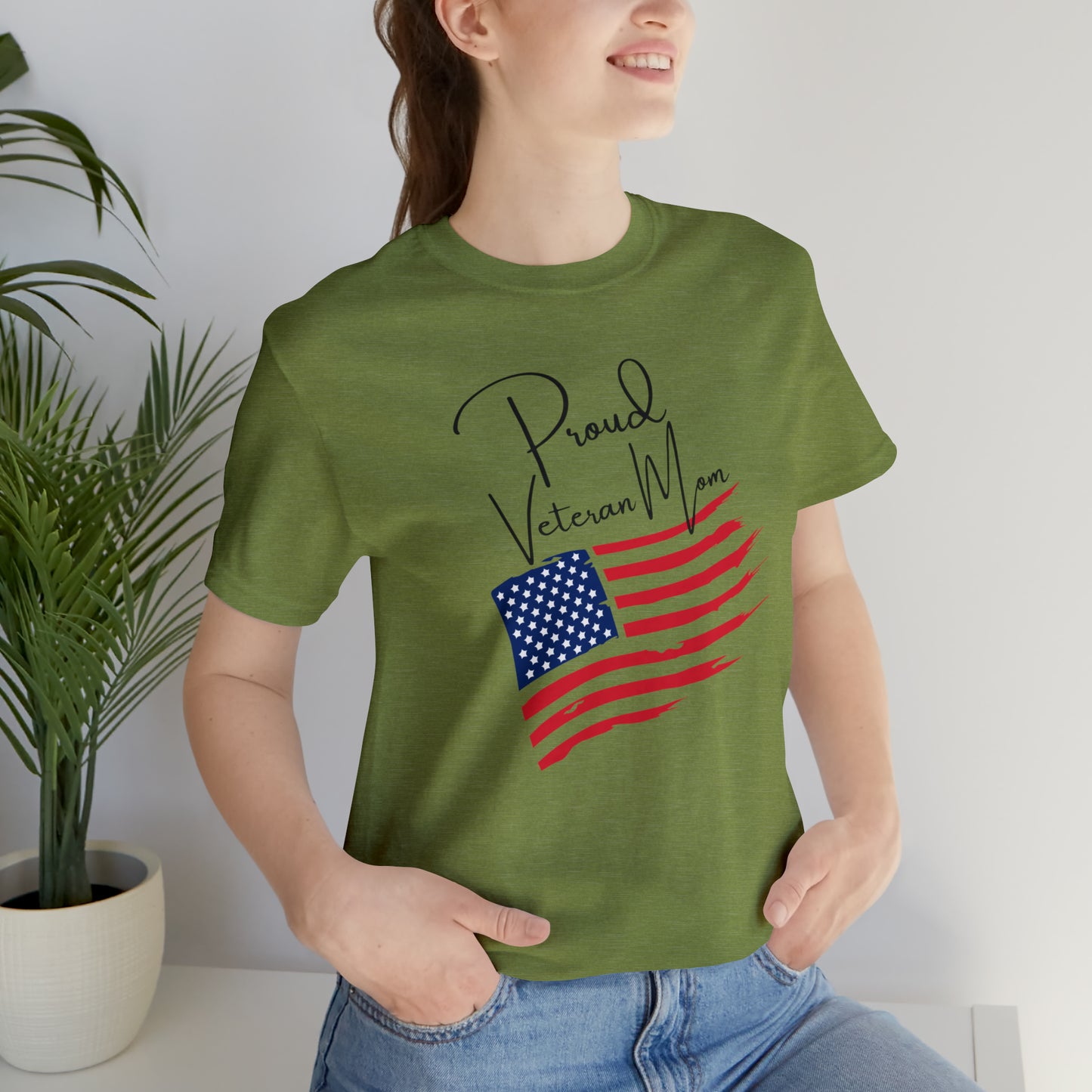 Proud Veteran Mom Great Mother's Day or Veteran Gift Graphic Tee